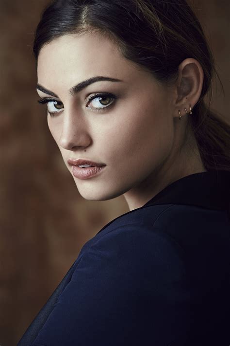 phoebe tonkin website.